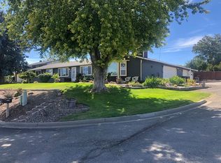 300 Herlou Dr, Selah, WA 98942