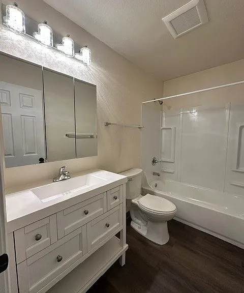4511 Laurel St #E27 — Photo 4