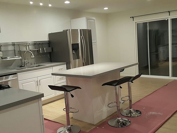 5th image of 12951 Admiral Ave