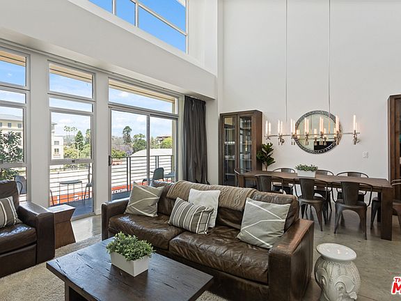 5th image of 238 S Arroyo Pkwy Unit 409