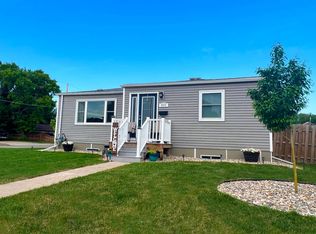 601 8th St NW, Minot, ND 58703