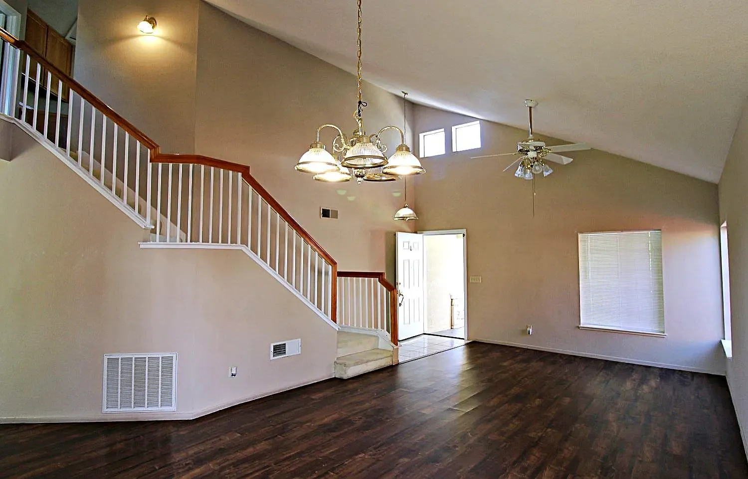 4 bed, 2.5 bath, 1630 sqft, $3,000 — Photo 2