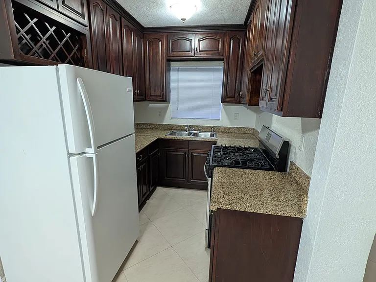 Montego Apartments — Photo 7