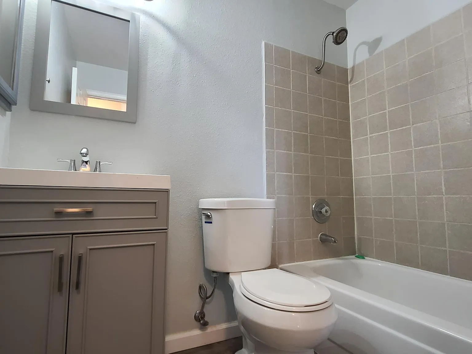 2 bed, 728 sqft, $1,450 — Photo 2