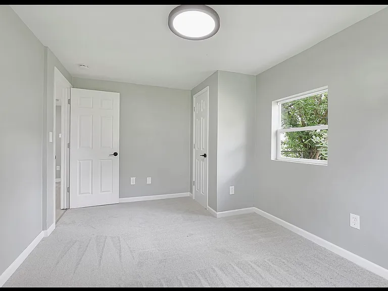 1341 Genessee Ave — Photo 8