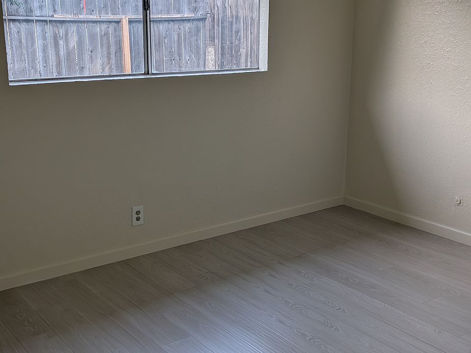1st image of 3011 Wentworth Dr