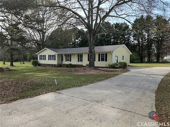 3rd image of 601 Bedford Drive