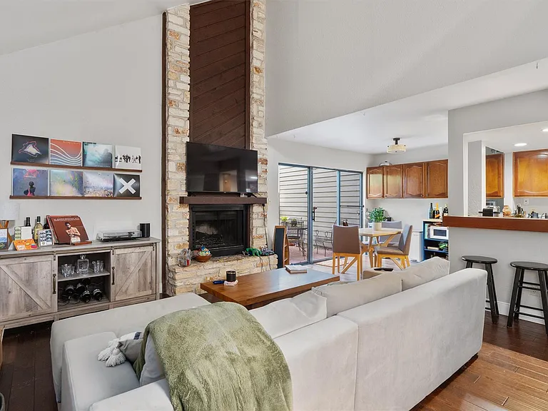 2414 Jones Rd — Photo 5