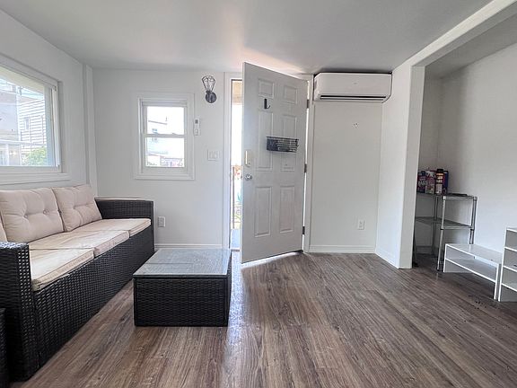 2nd image of 407 Allen Ave