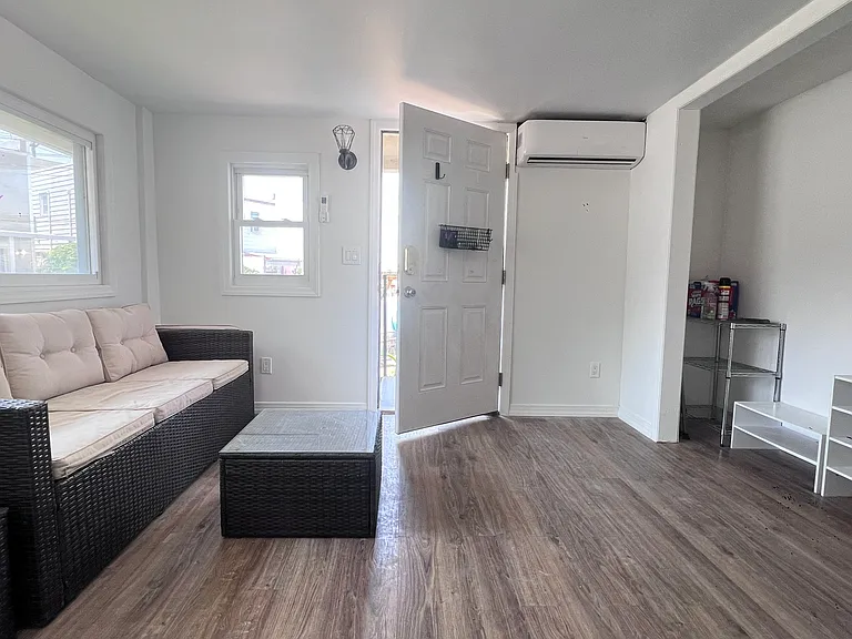407 Allen Ave — Photo 2