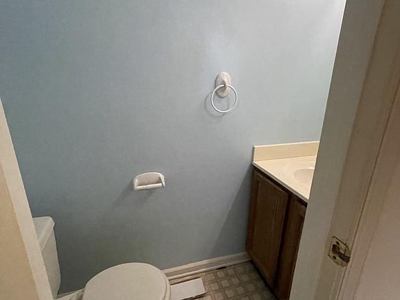 3rd image of 875 Chestnut View Ct