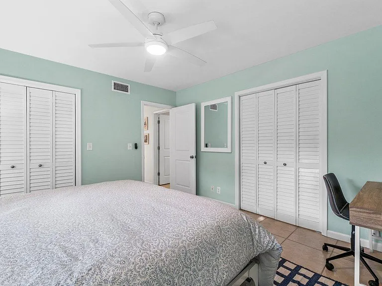 100 Venetian Dr #9 — Photo 19