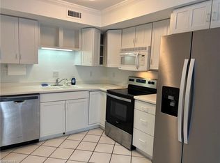 975 9th Ave S APT 3, Naples, FL 34102