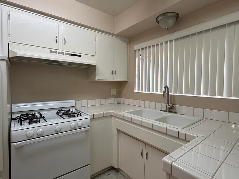 4425 Ocean View Blvd #7 — Photo 7