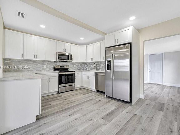 3rd image of 6578 SW 37th St