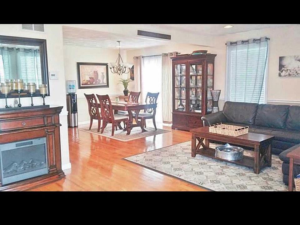 Kitchen/ Dining Room