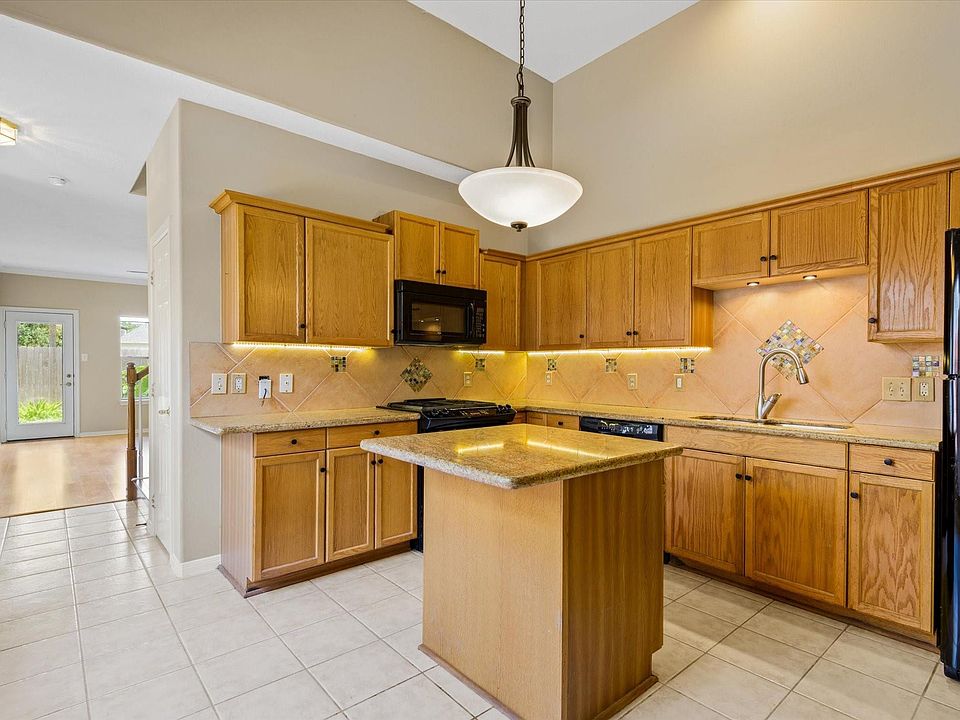 1st image of 2040 Glencove Dr