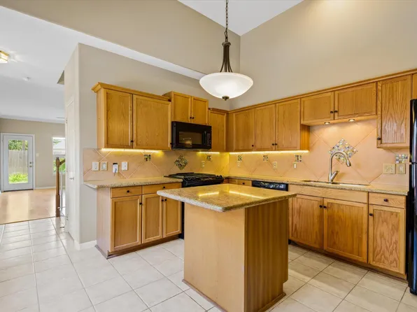 2040 Glencove Dr, Seabrook, TX 77586