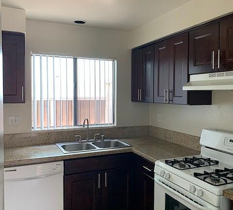 2nd image of 815 S Walnut St #35