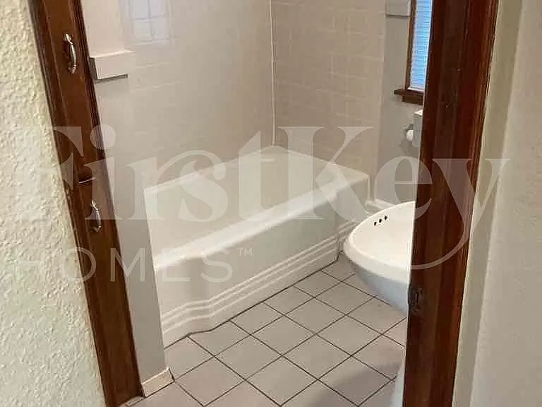 1217 Clara Ave — Photo 7