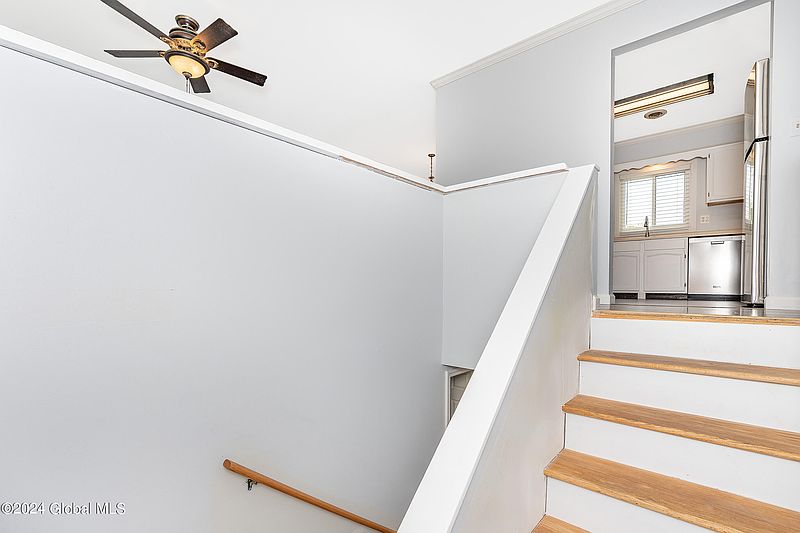 5th image of 17 Seneca Place