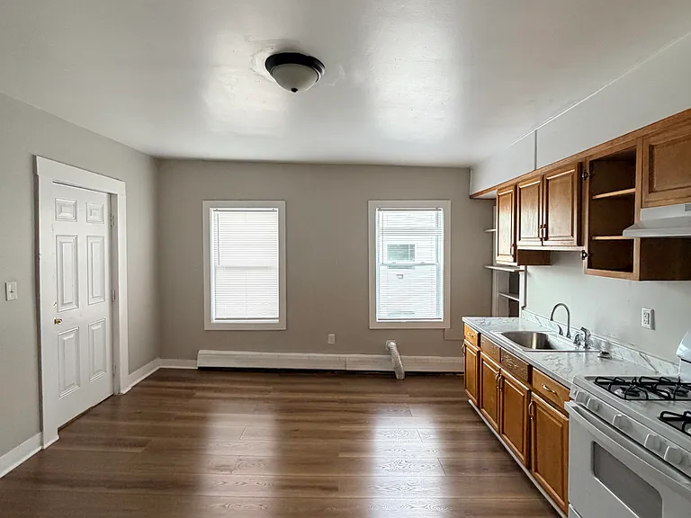4 Ferry St #C — Photo 4
