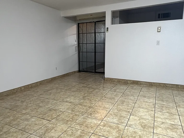 Modern 620 SF Updated 1 Bed Apts w/ Balconies in Ridgecrest — Photo 30