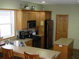 38289 Explorers Cir, North Branch, MN 55056