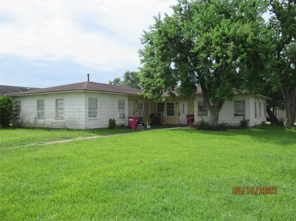 1755-57 W Lynn Ln, Freeport, TX 77541