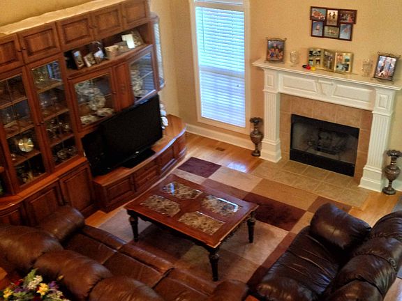 Very spacious living room wi