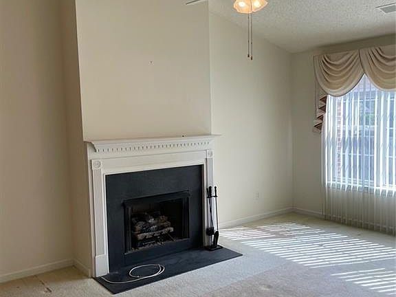 5th image of 1015 Holly Dr