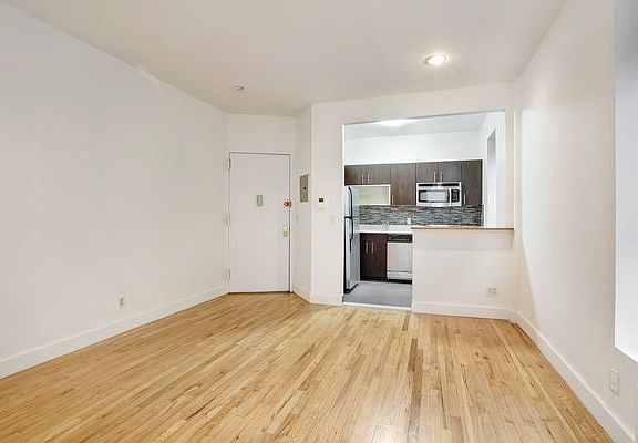 4th image of 1476 Lexington Ave APT 3C