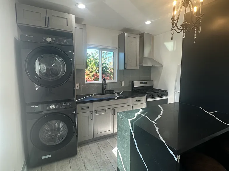 5633 Keokuk Ave #C — Photo 3