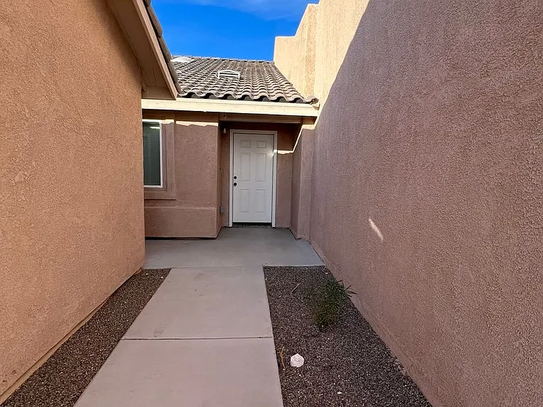 7396 E 36th Pl — Photo 2