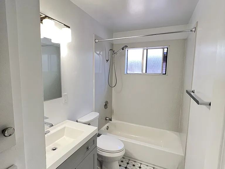 1722 G St — Photo 3