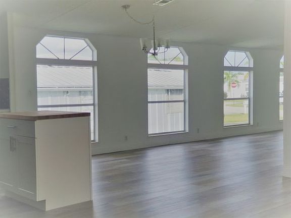 4th image of 5841 Cherokee Dr #204