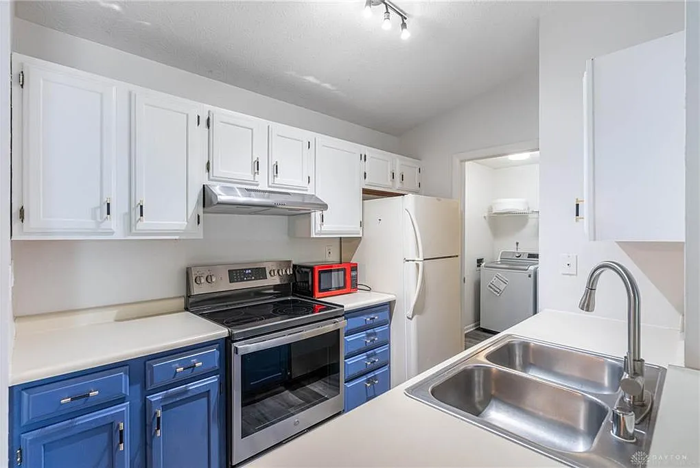 2 bed, 2.0 bath, 987 sqft, $1,450 — Photo 3