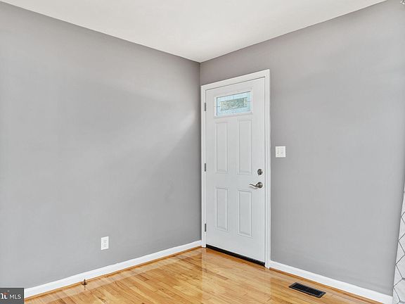 3rd image of 493 Southside Ln