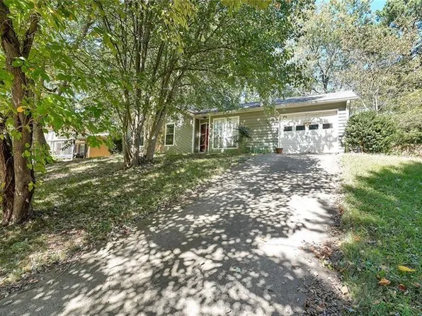 3884 Wood Path Dr, Stone Mountain, GA 30083