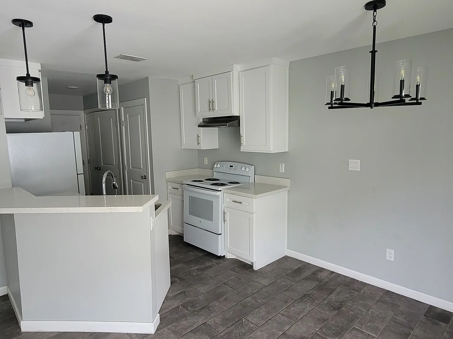 2 bed, $1,000 — Photo 2