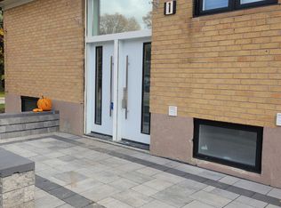 1 Huron Ct, Aurora, ON L4G 2X7