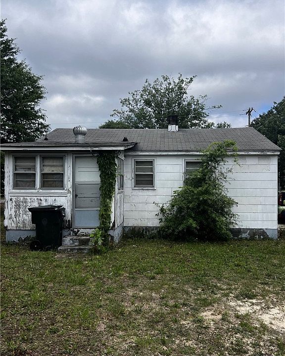 2nd image of 2219 Progress St
