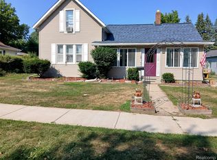 129 E Congress St, Caro, MI 48723
