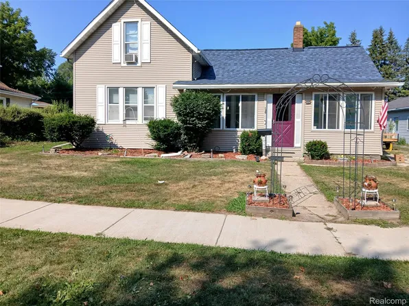 129 E Congress St, Caro, MI 48723