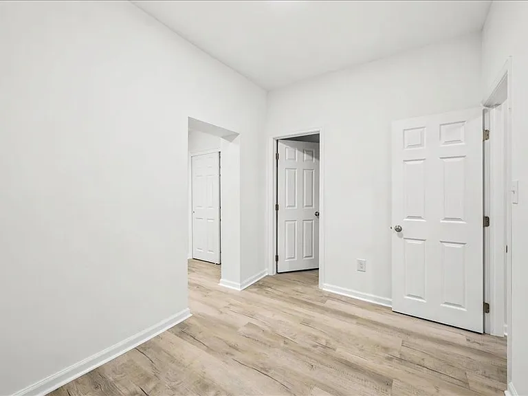 2561 N Patton St — Photo 13