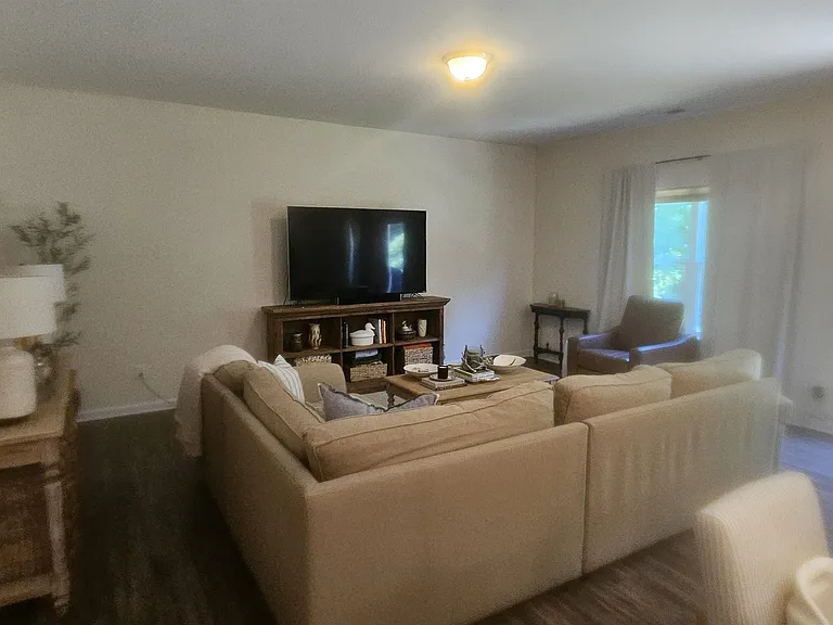 110 Kaitlyn Cir — Photo 6