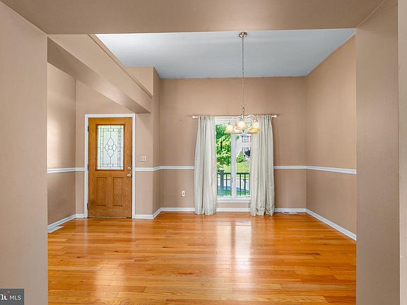 2nd image of 203 Mason Runn Ln