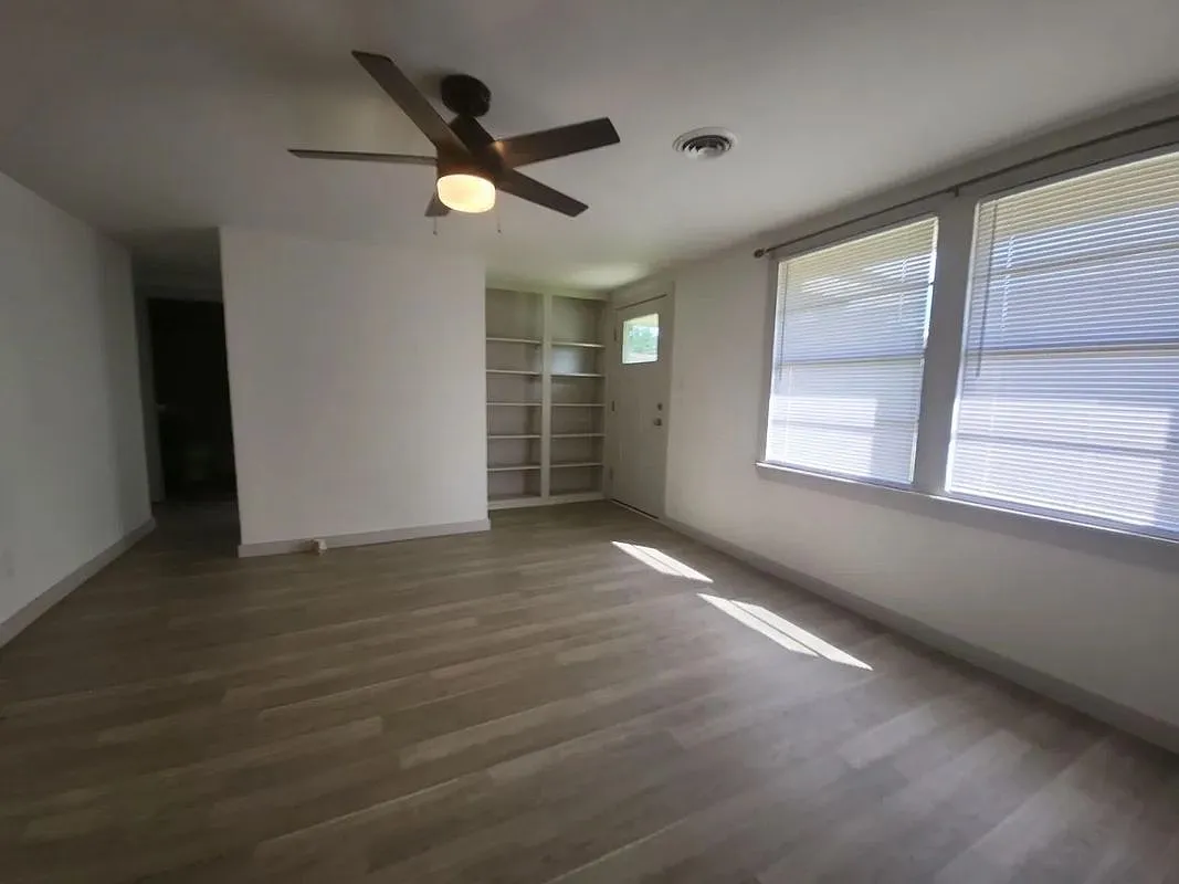 3 bed, 2.0 bath, 1274 sqft, $1,700 — Photo 3