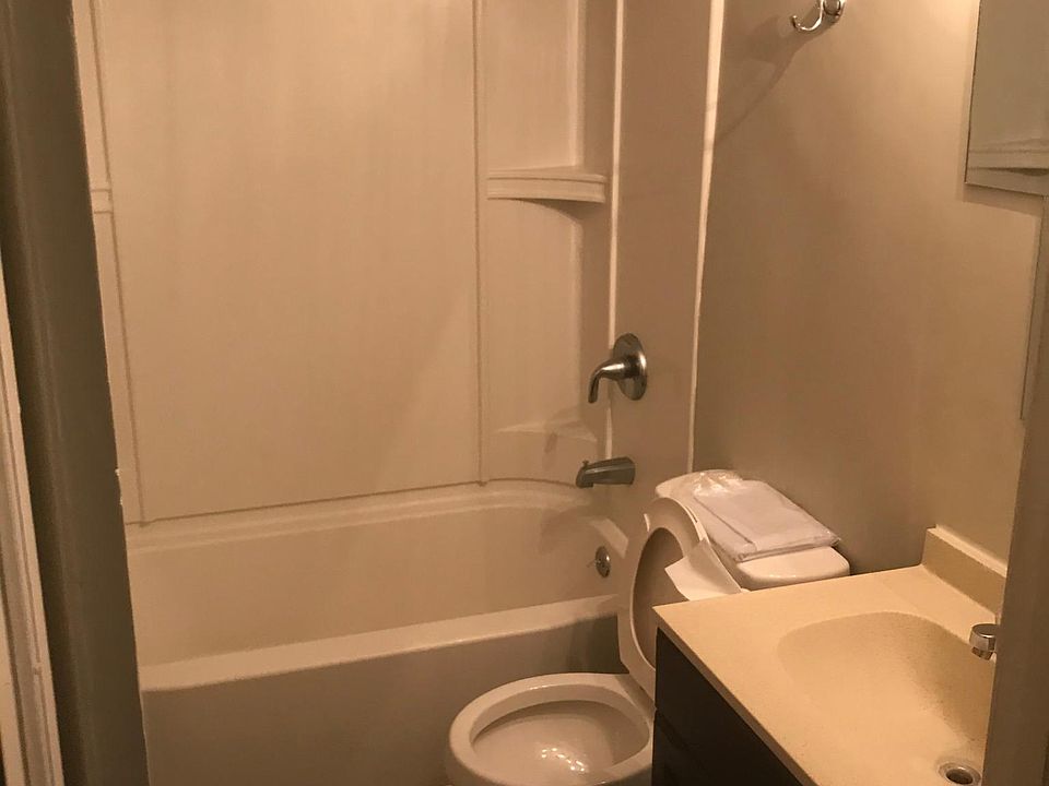 2nd image of 600 Poe Ave #1