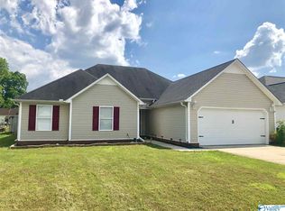 3913 Boxwood Ln SW, Decatur, AL 35603